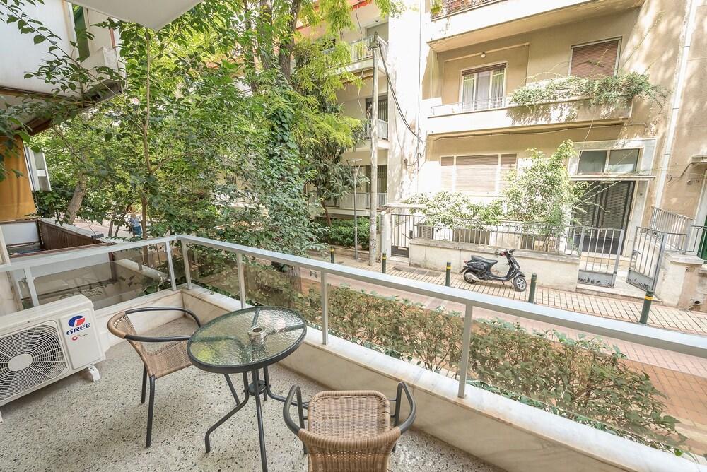 Elegant Home In Quiet Street By Cloudkeys أثينا المظهر الخارجي الصورة